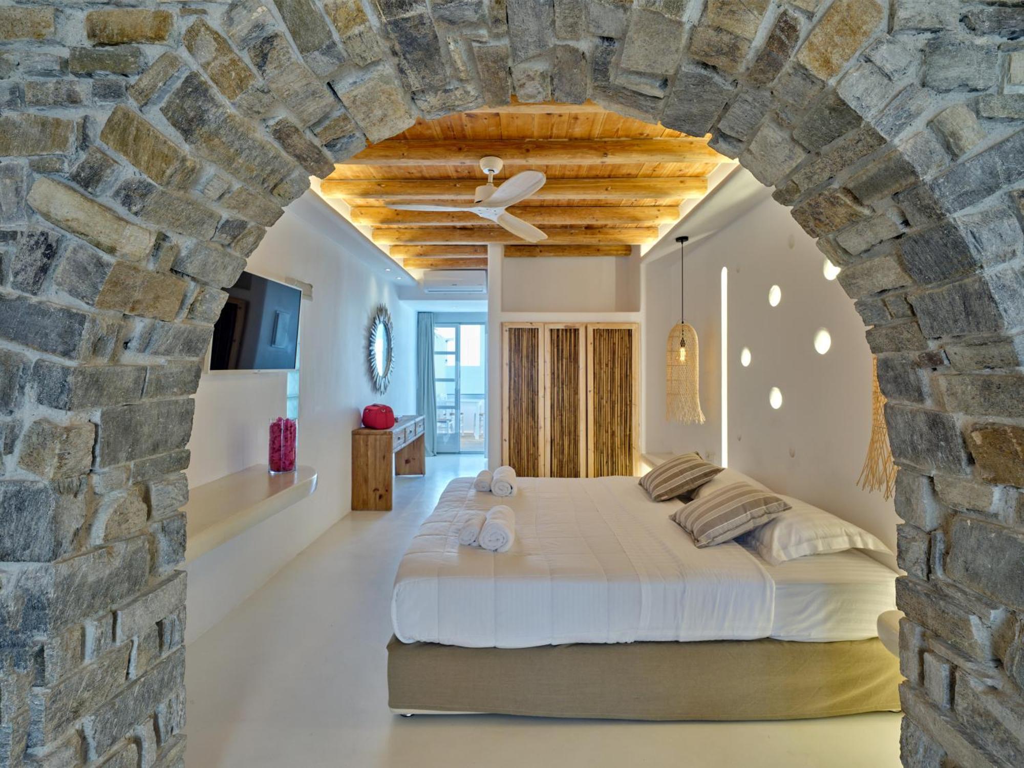 Hotel Zefi & Naousa (Paros)