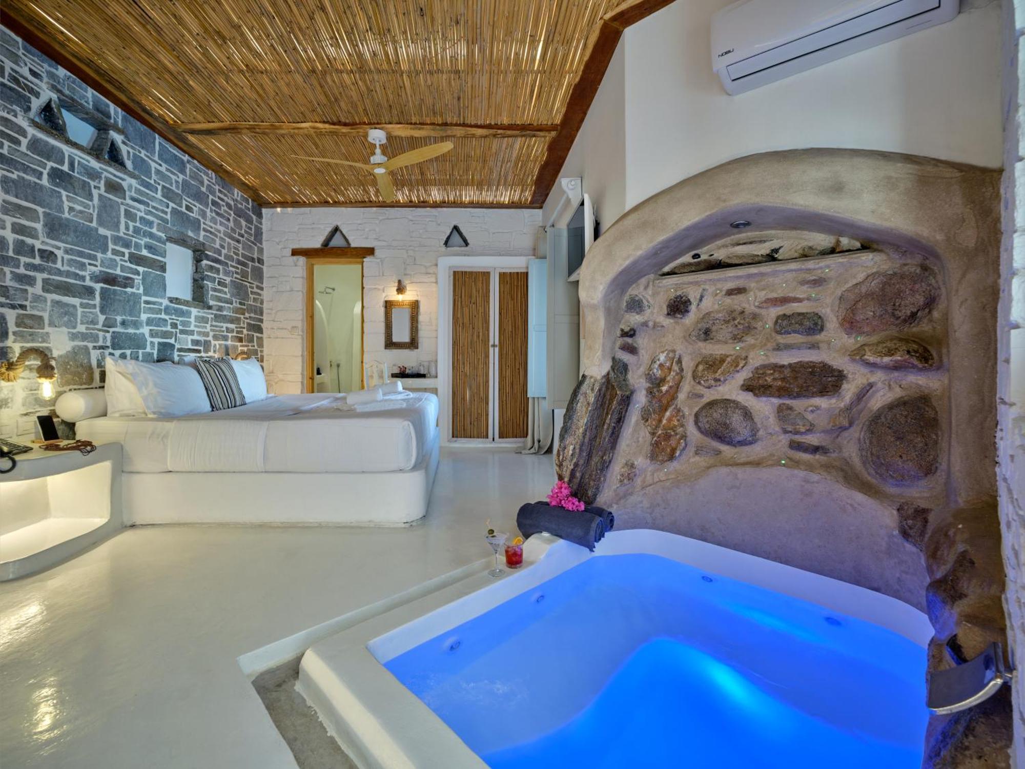 Hotel Zefi & Naousa (Paros)