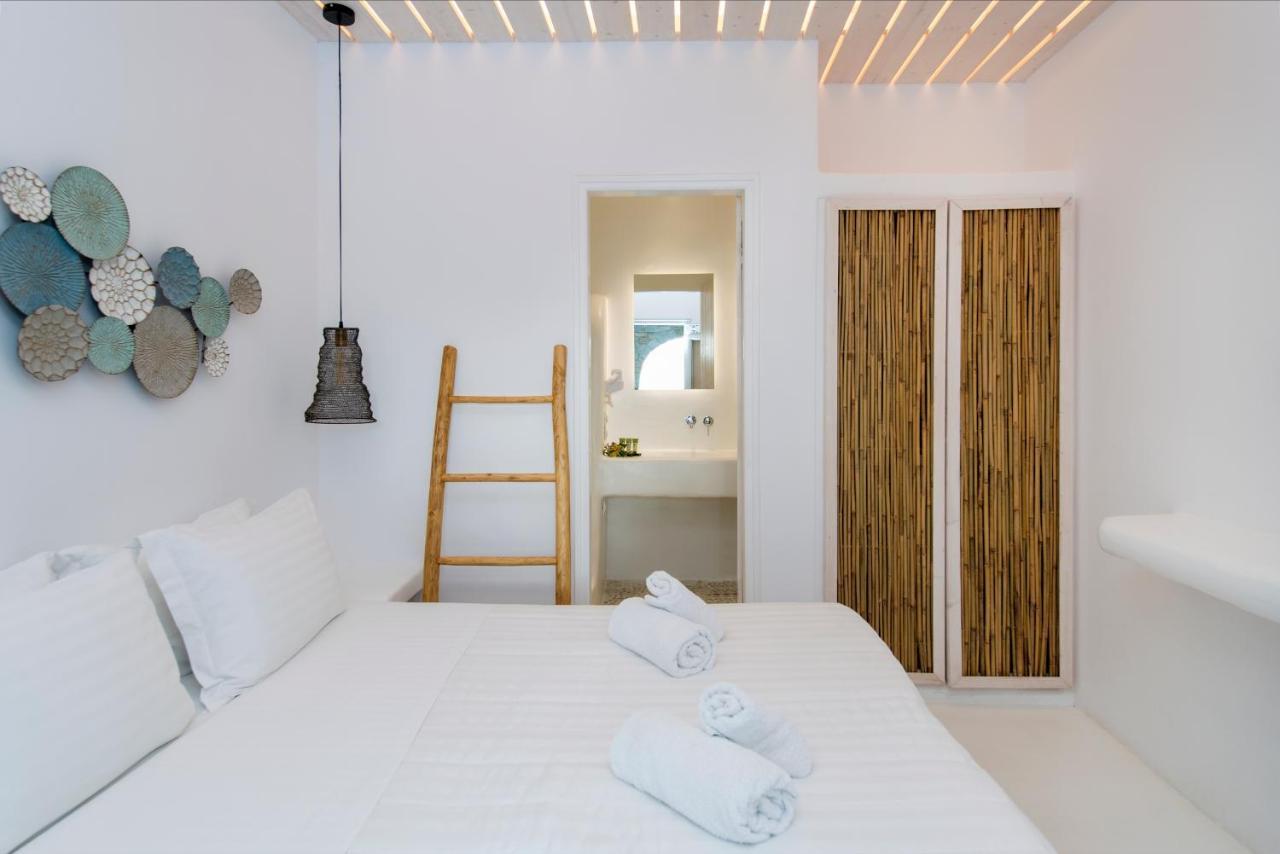 Zefi & Hotel Naousa (Paros)